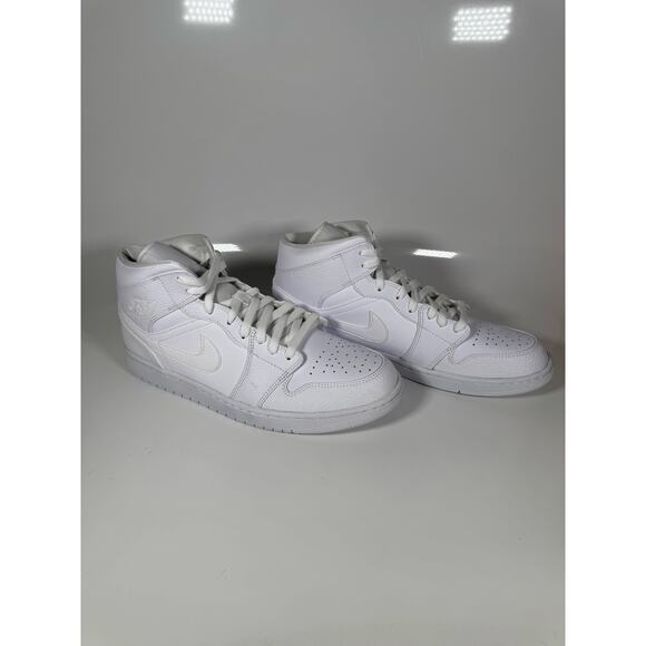 Athletic_Shoes